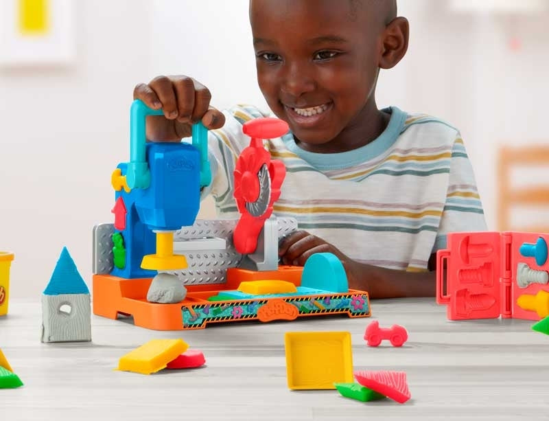 PLAY-DOH STAMP N SAW TOOL BENCH